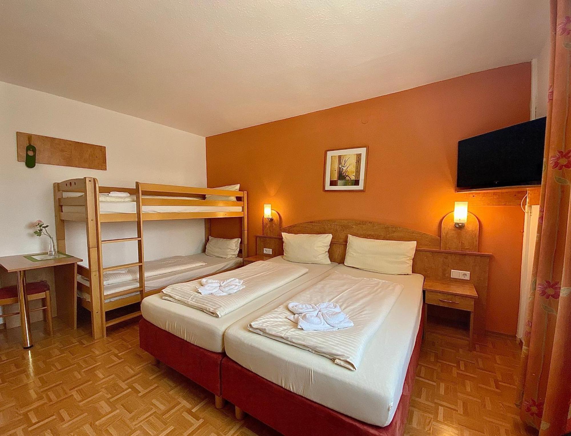 Hotel Gasthof Rose Günzburg Eksteriør billede