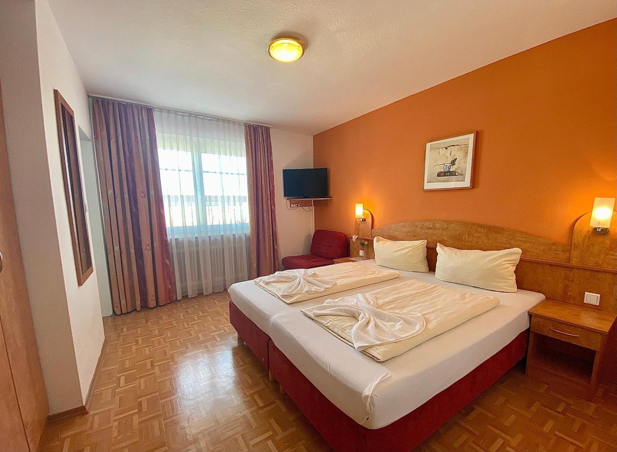 Hotel Gasthof Rose Günzburg Eksteriør billede