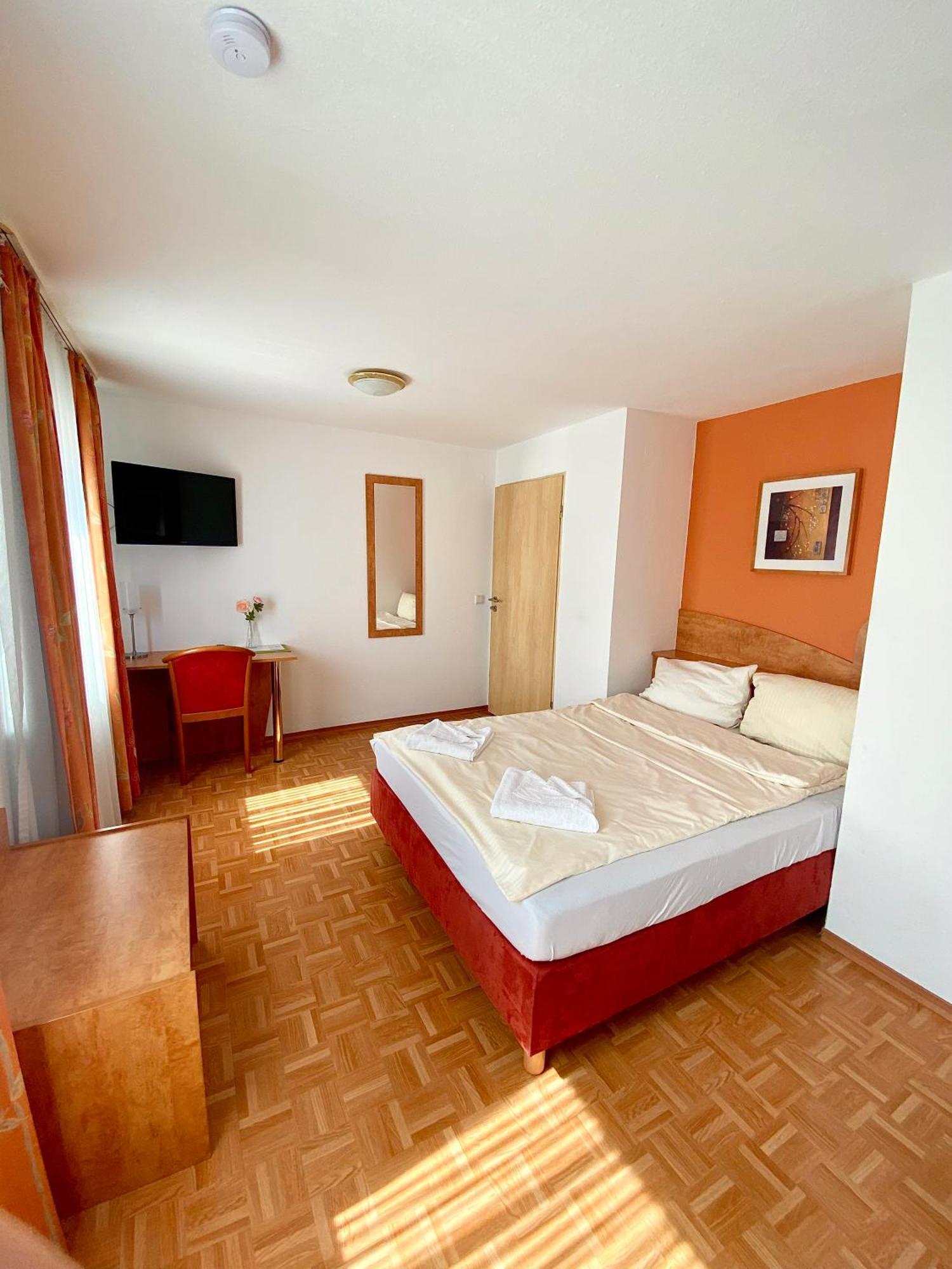 Hotel Gasthof Rose Günzburg Eksteriør billede